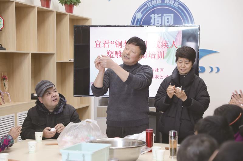 指尖匠心传非遗 塑雕漆扇助增收|非遗_新浪财经_新浪网