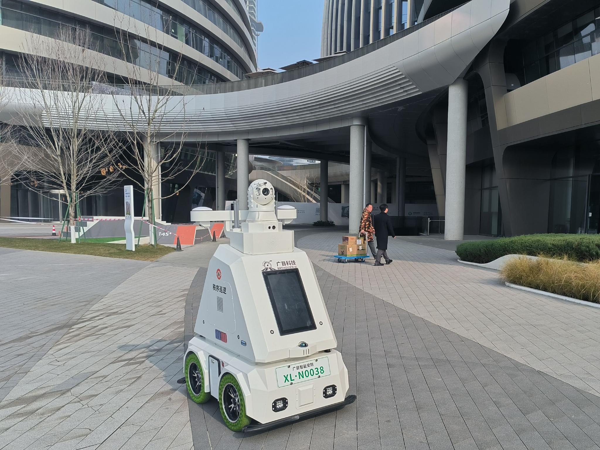 人形机器人2025：场景突围与量产大考