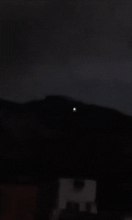 ▲美军直升机使用火箭弹进行打击