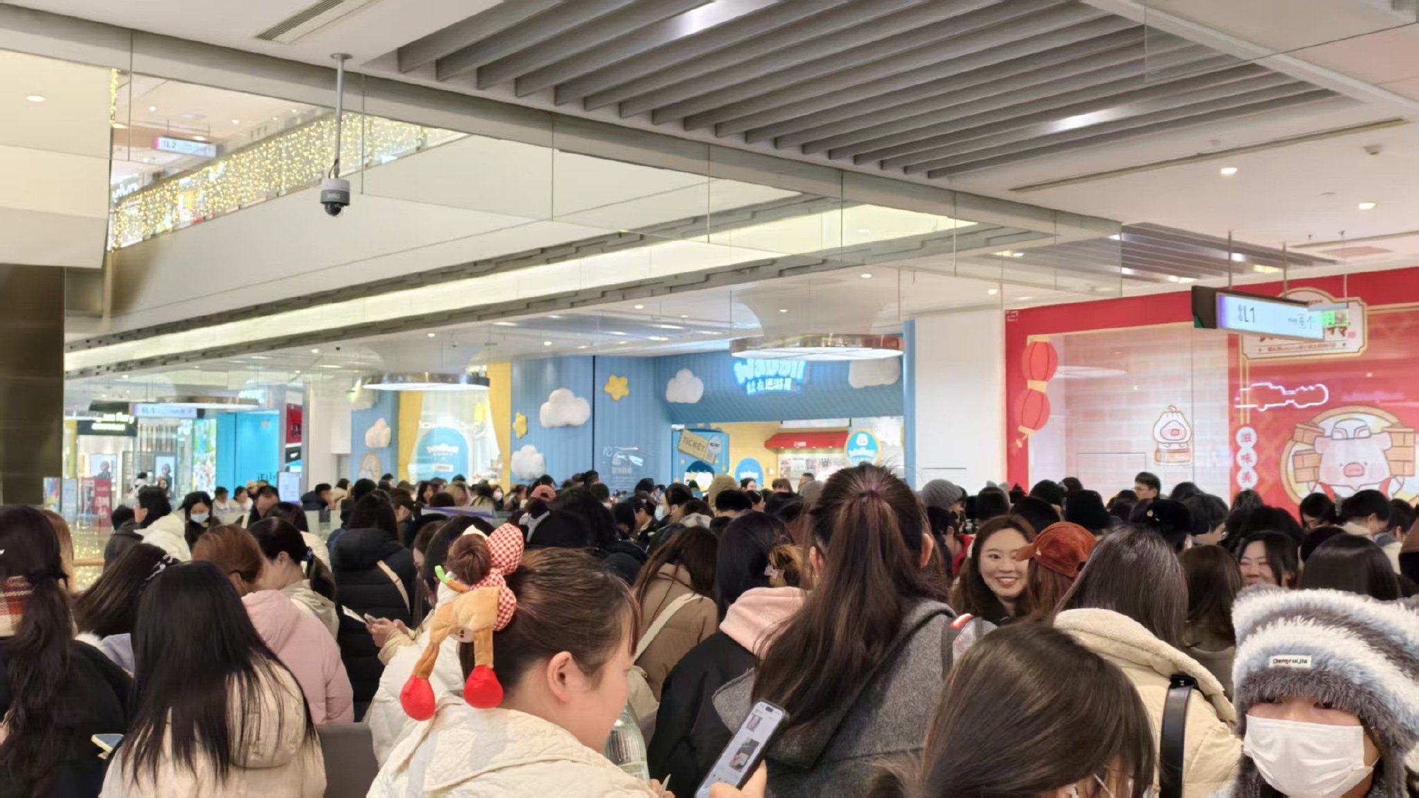 元旦期间静安大悦城内人头攒动