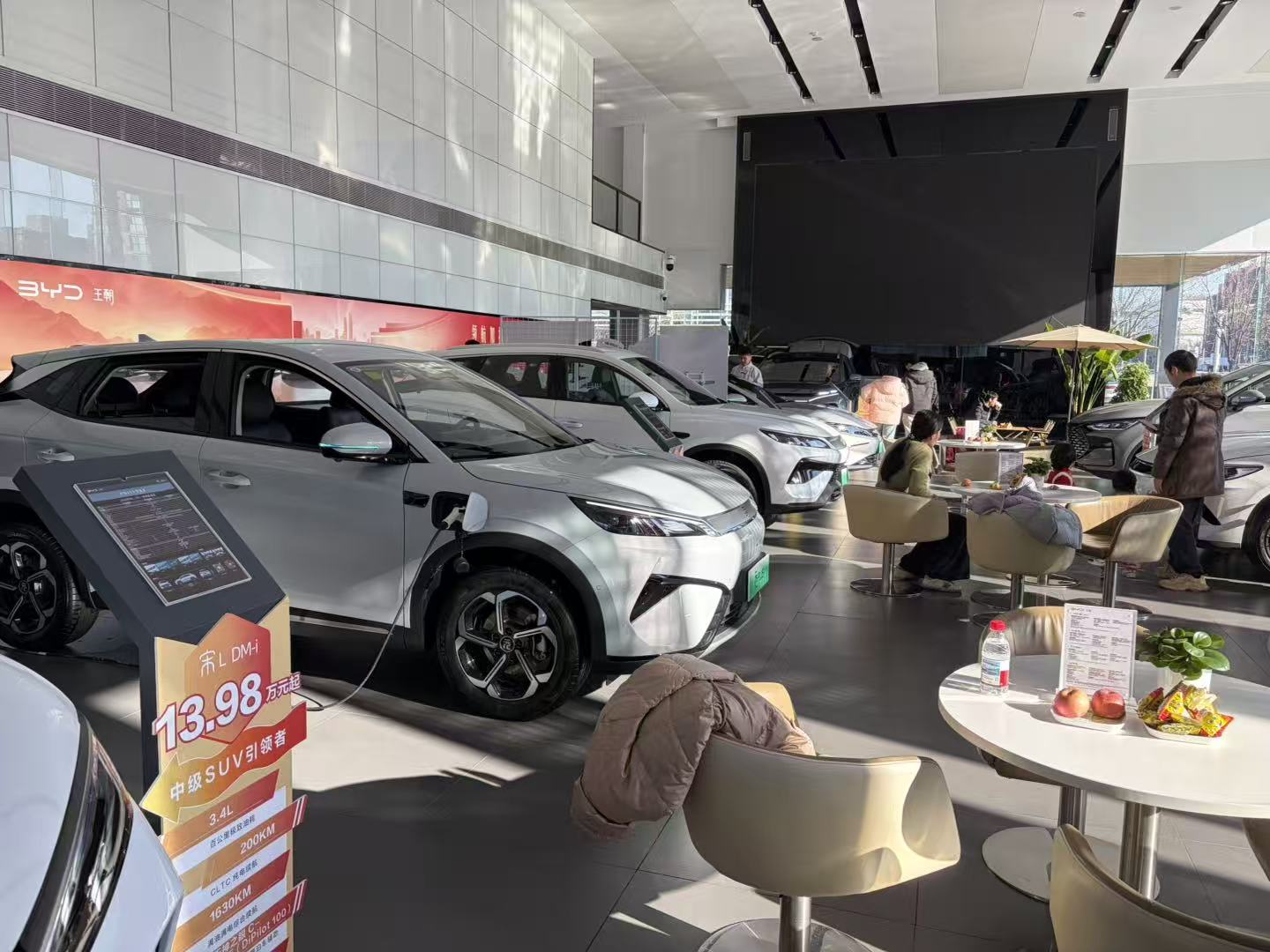 北京市某比亚迪王朝网门店 图片来源：时代周报记者摄