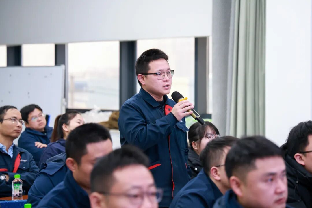 ▲公司副总经理童波讲解VAVE理论基础