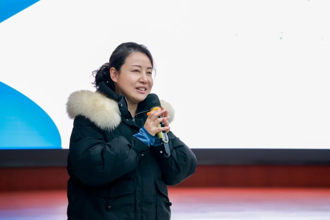 ▲本部轮值总经理陈玲对小组汇报进行点评