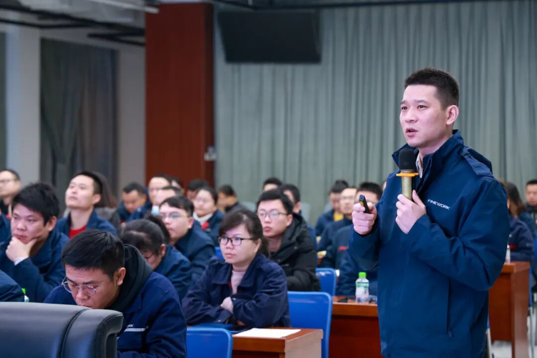 ▲公司副总经理童波讲解VAVE理论基础