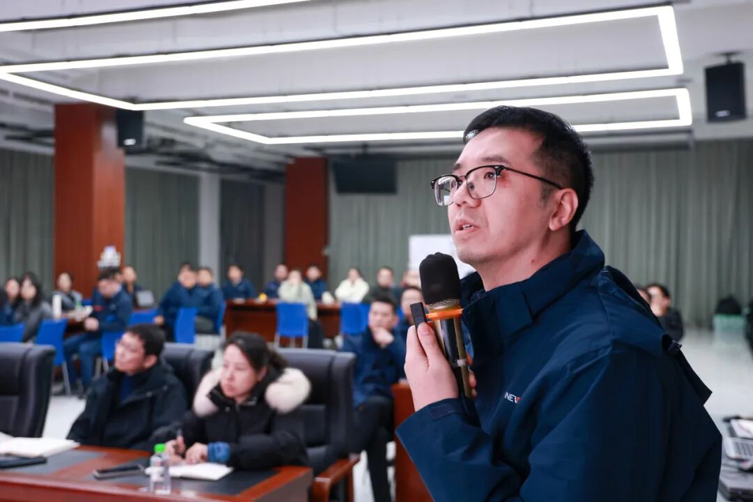 ▲本部轮值总经理陈玲对小组汇报进行点评