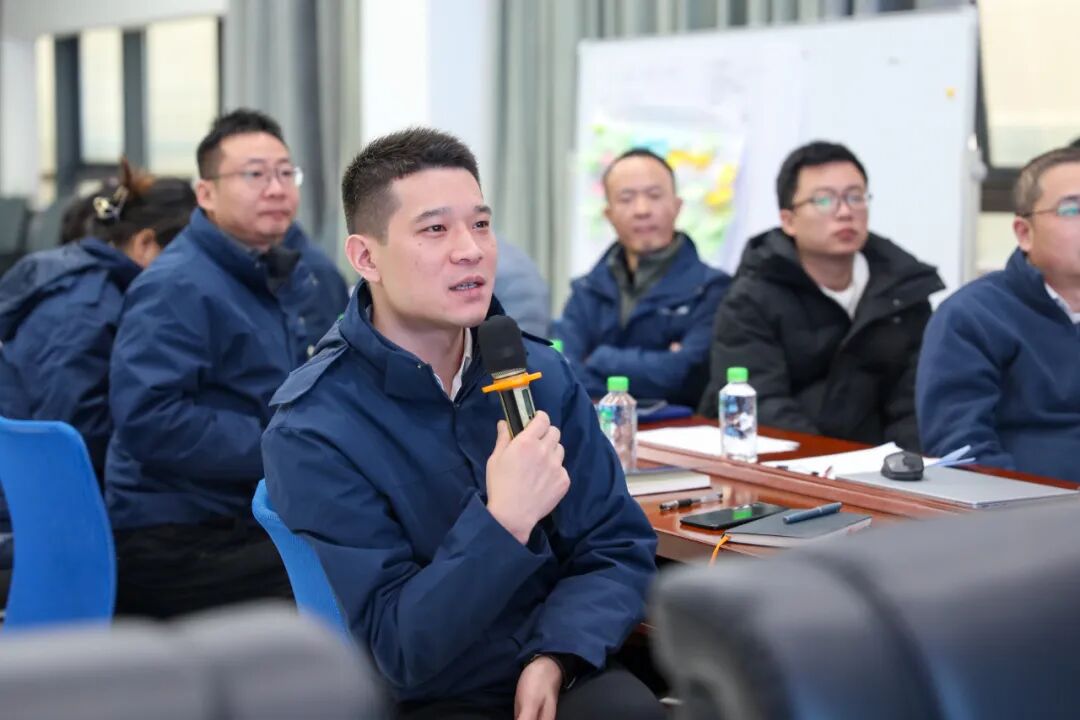 ▲本部轮值总经理陈玲对小组汇报进行点评