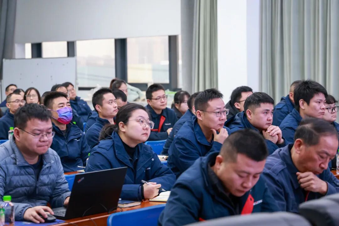 ▲公司副总经理童波讲解VAVE理论基础