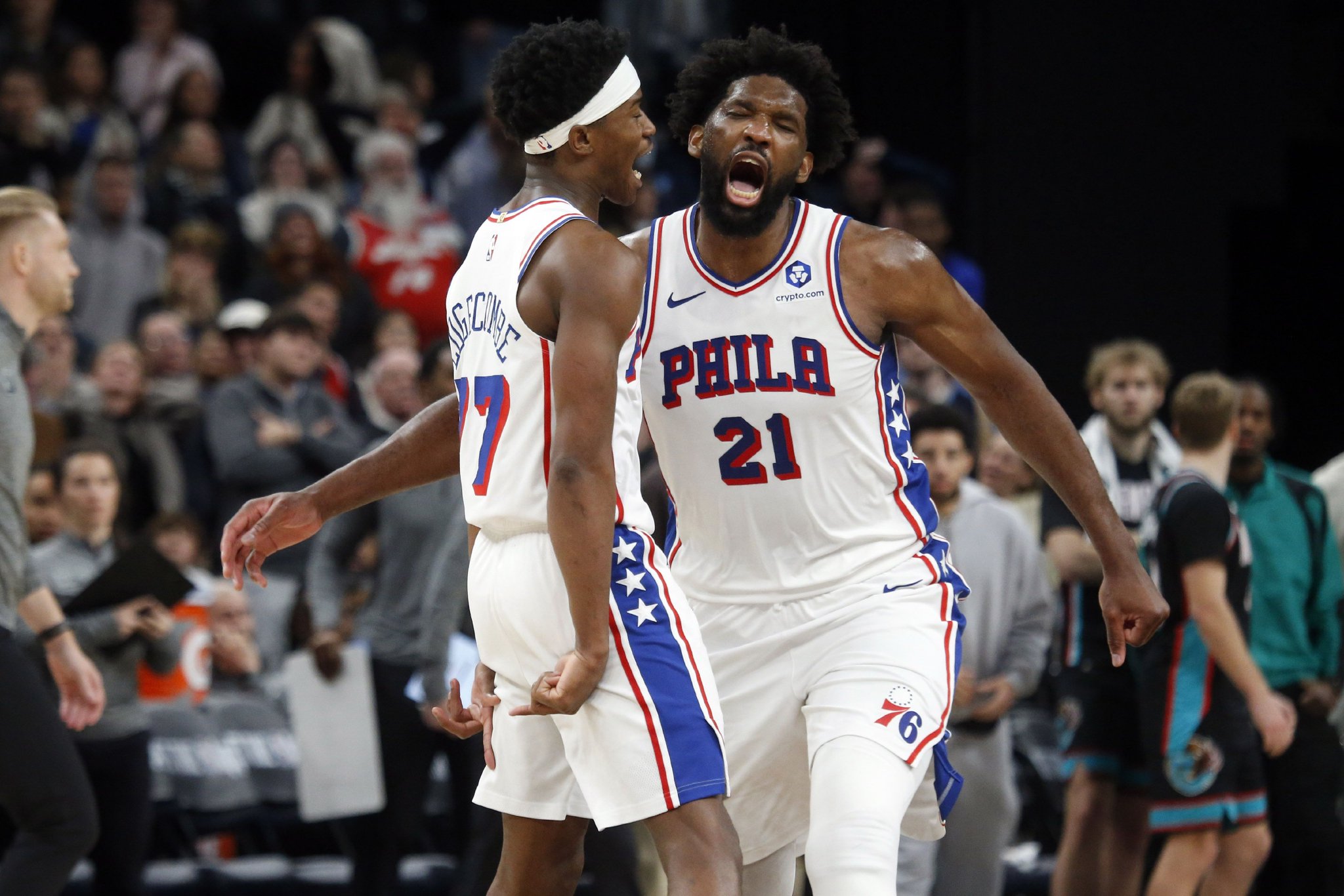 VJ：恩比德&乔治&马克西都在场上太好了 跟他们出战 我太开心了