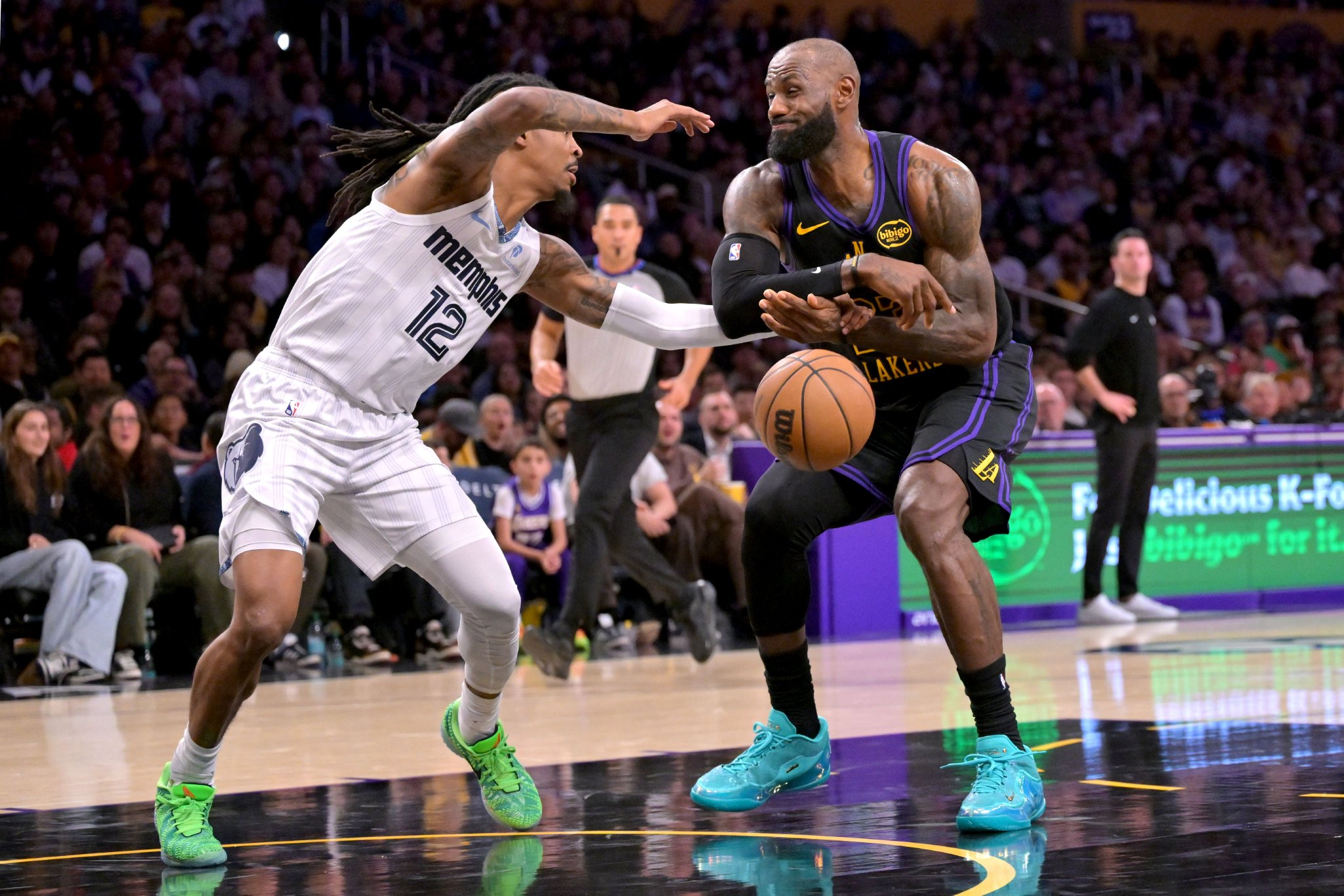 明天二番战！ESPN预测胜率：湖人64.7% 灰熊35.3%