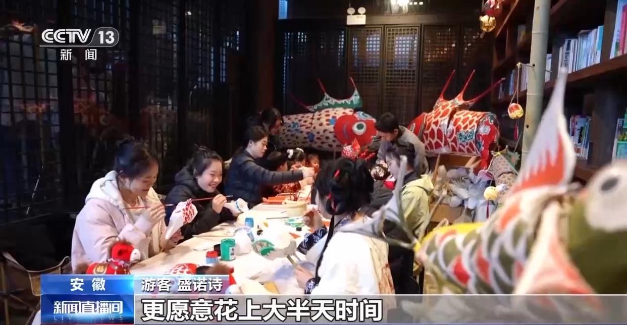 视频丨告别“到此一游”任务式打卡 00后假期旅游主打“爱你老己”