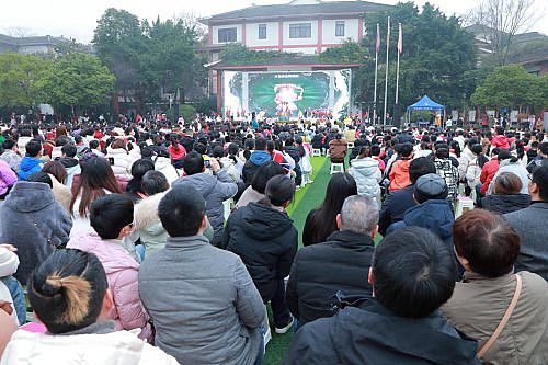 【元旦嘉年华启新程】  成都宝芝堂中医馆助力龙泉光华东山学校文化盛宴