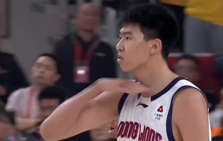 CBA官方：徐昕因不当庆祝动作违反体育运动精神 罚款人民币2万元