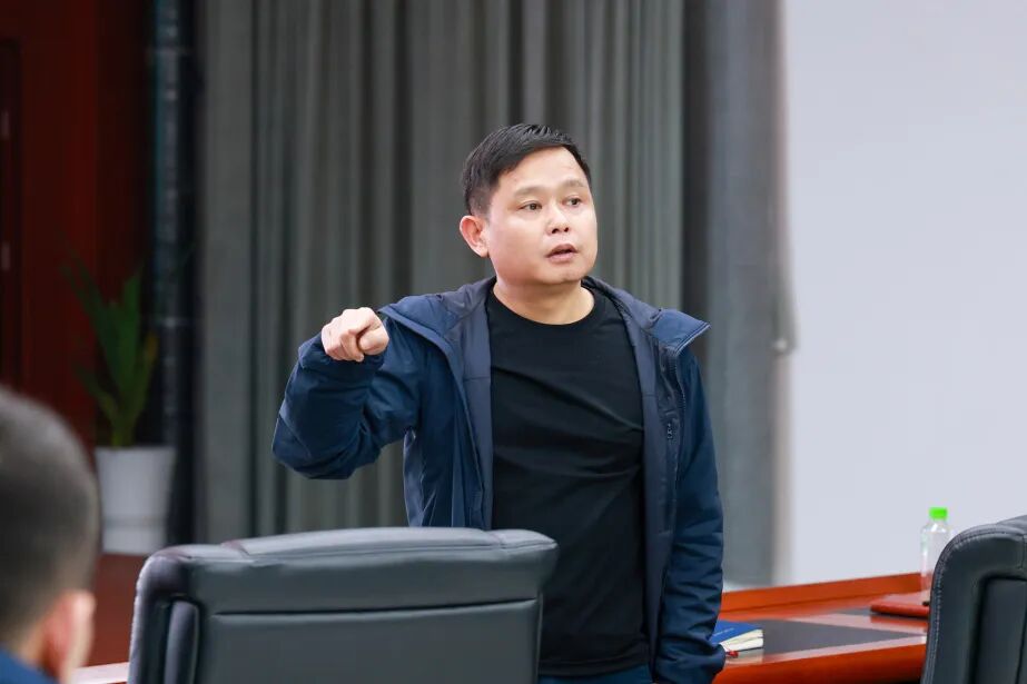 ▲公司总经理刘杰总结发言