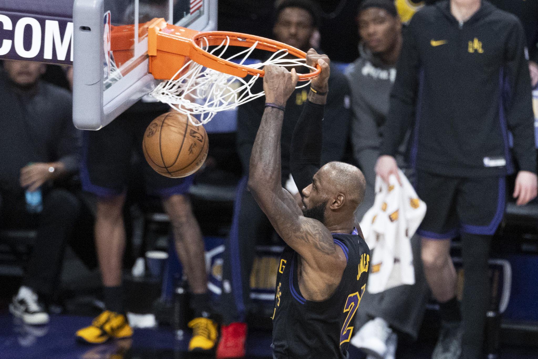 苏群：41岁的詹姆斯表现令人惊叹 拉拉维亚弥补了小里八村的缺阵