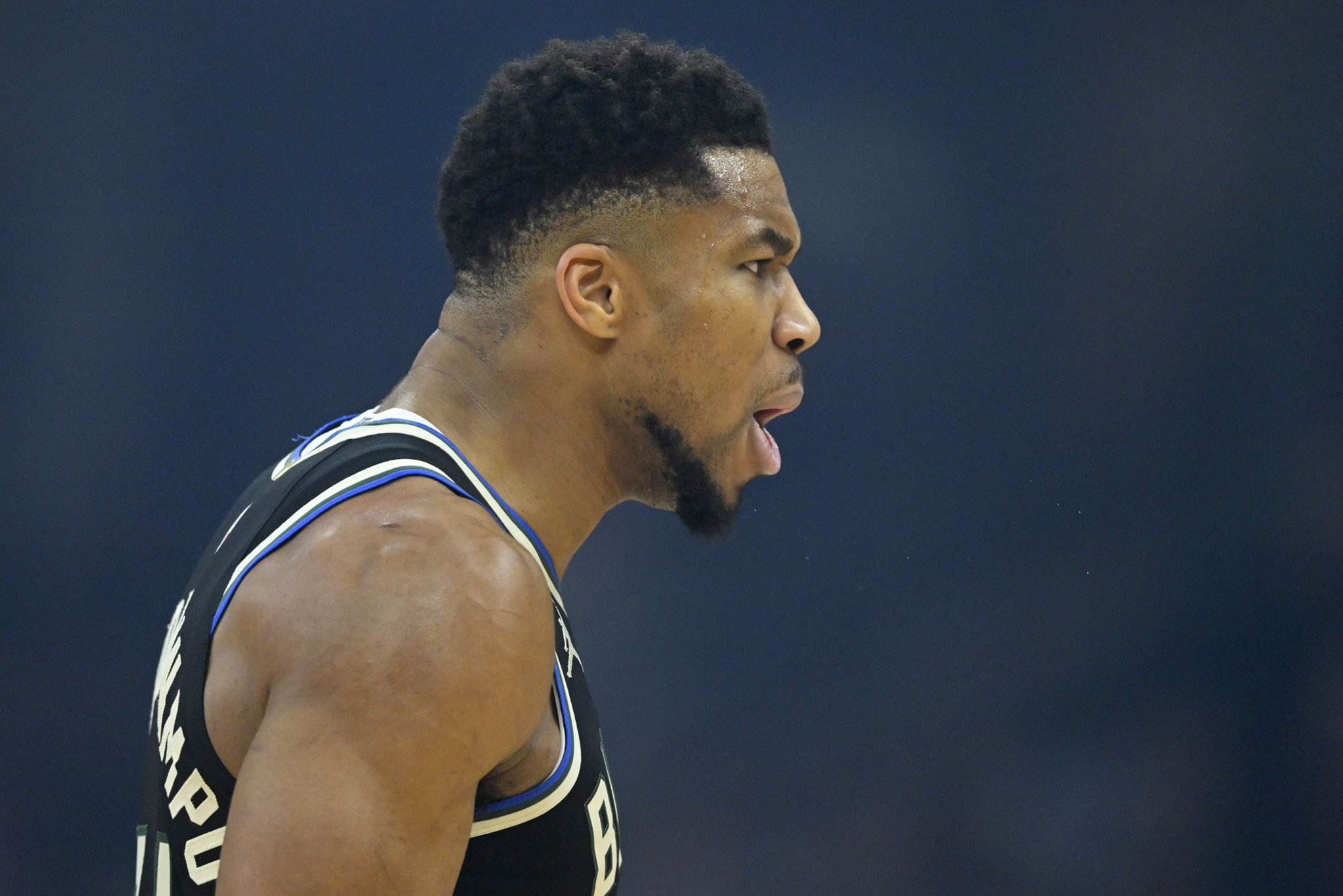 字母哥26次以至少75%命中率砍下30+ 超越约基奇独居现役第一