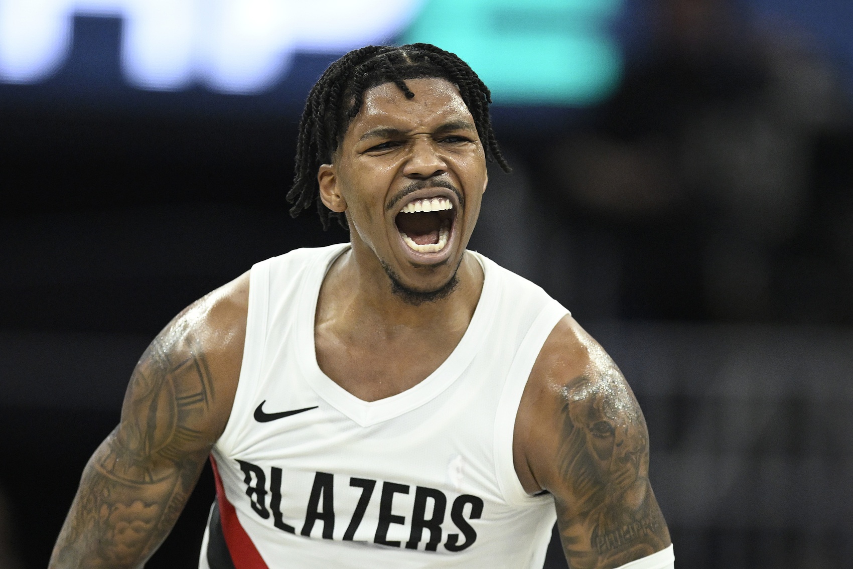 拓媒发问：两位双向球员乐福和西索科都表现不错 谁能最终转正？