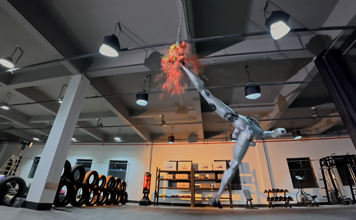 人形机器人H2空中回旋倒立踢爆西瓜&nbsp; &nbsp;图片来源：宇树科技训练视频