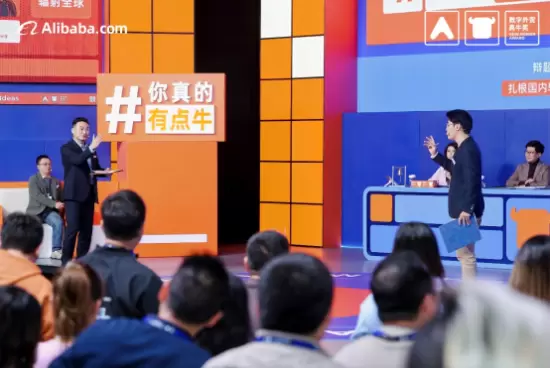 上图为：西朗门业总经理杨元嘉与对手辩论