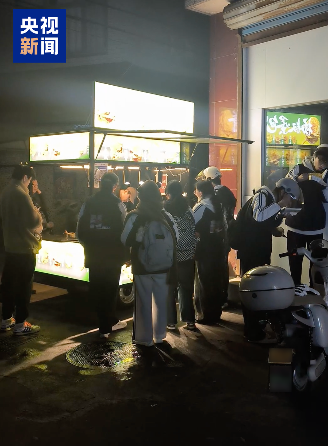 一群高中生自发“带货”，这里的蛋包里脊火了！