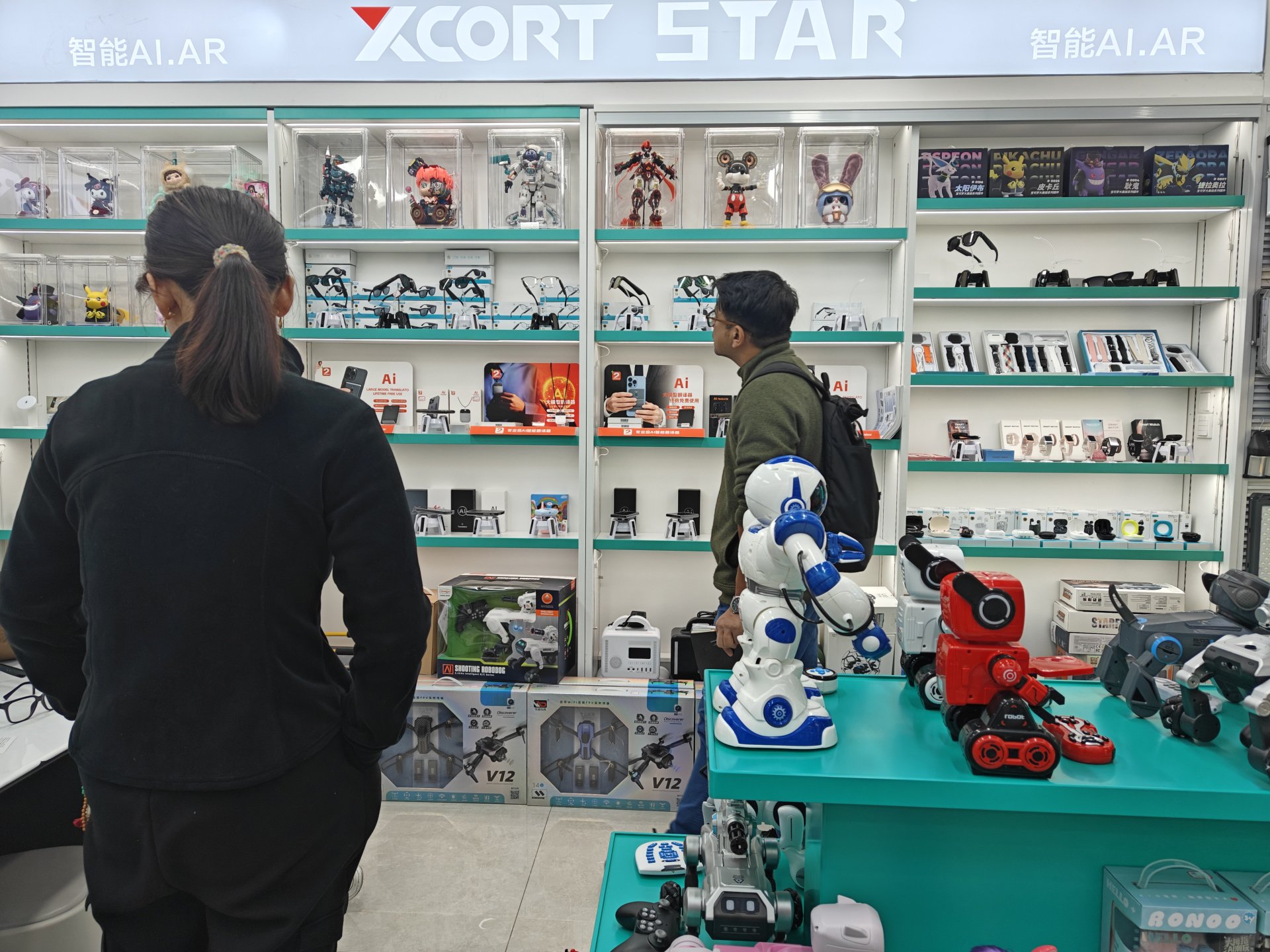 义乌全球数贸中心销售智能硬件的门店 每经记者 叶晓丹 摄