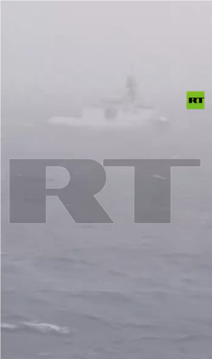 画面首次曝光！美媒：美海岸警卫队被拍到近距离追逐原“贝拉1”号油轮