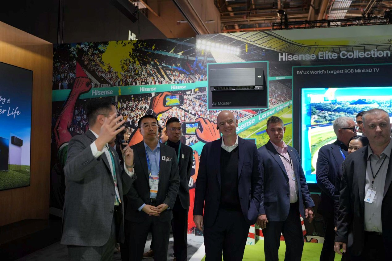 CES2026开幕，国际足联主席因凡蒂诺点赞海信世界杯定制产品