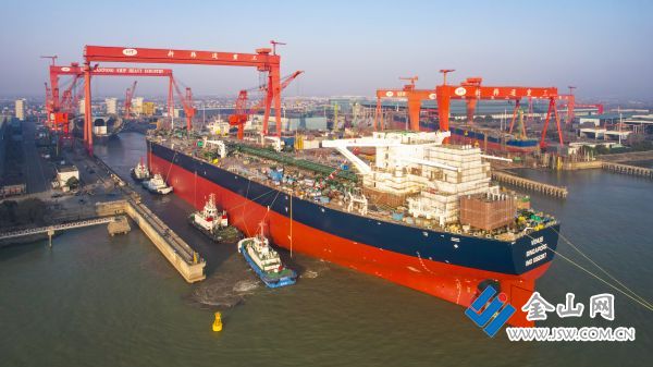 镇江史上最大新造船出坞
