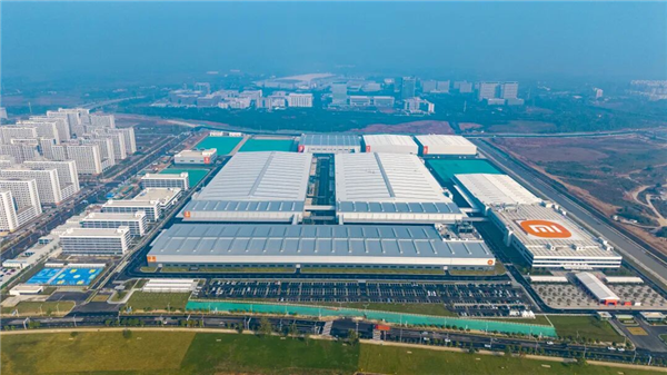 图：2025年10月投产的小米武汉智能家电工厂，峰值年产能达700万台空调，每6.5秒即可下线一台