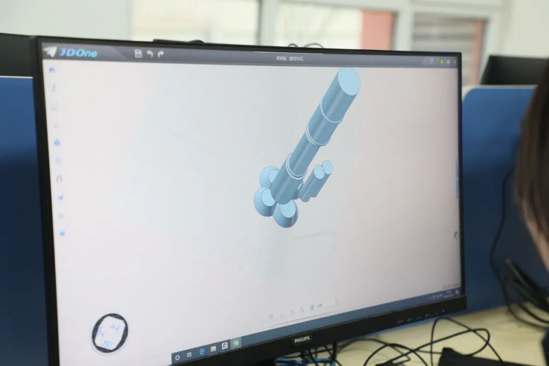 此过程融合了工程制图、空气动力学基础以及数字化制造实践，使学生在充满趣味的氛围中锻炼空间想象力与工程设计能力。