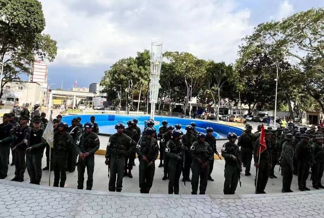委内瑞拉武装部队举行仪式 悼念牺牲士兵