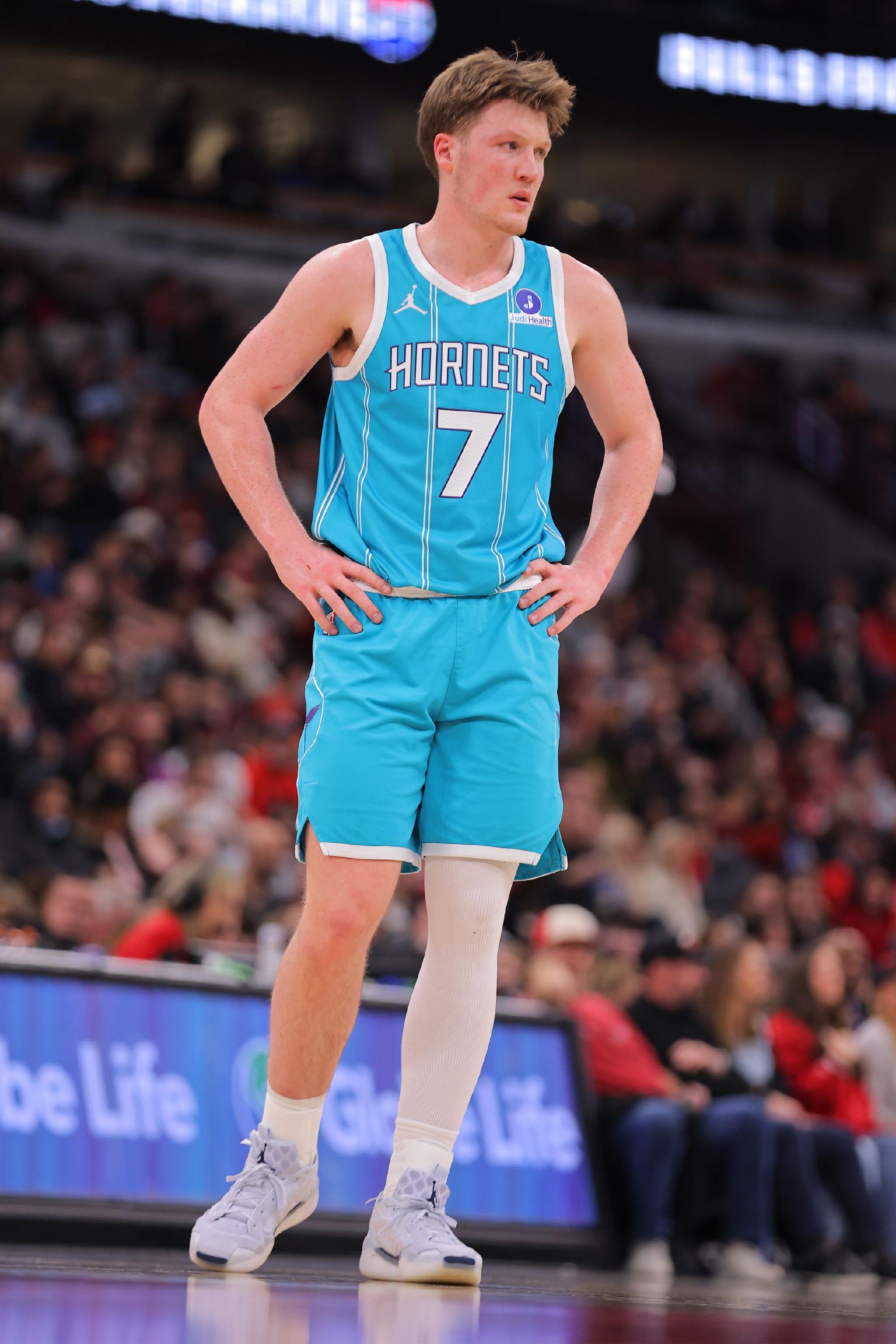 巴雷特谈校友克尼佩尔：他很棒 今天发挥不佳主要是巴恩斯防得好