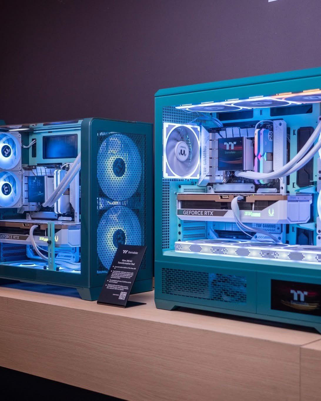 ▲ 变革青版光透 View 390 Air（左）和 View 600 TG（右）