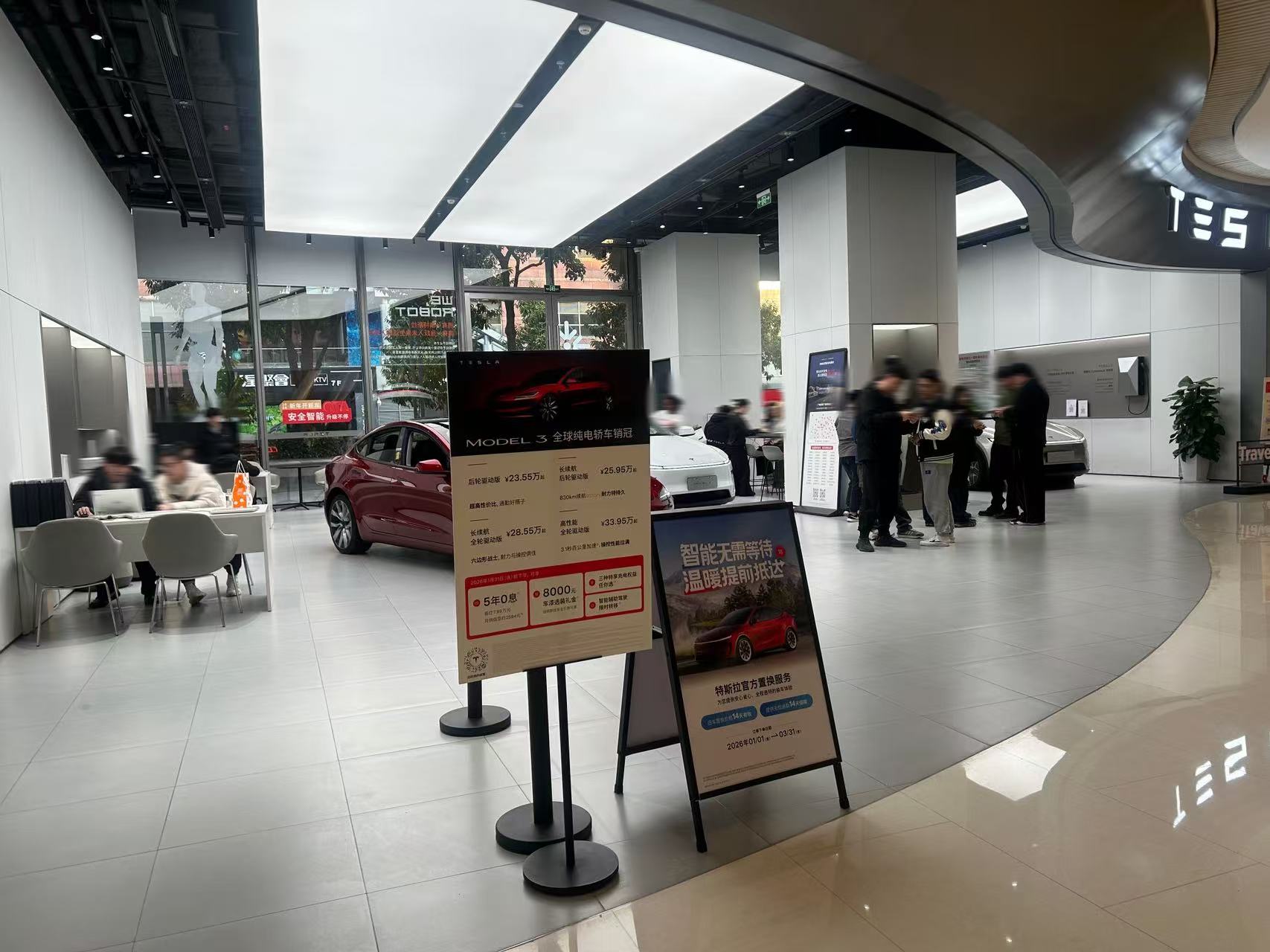 特斯拉门店。图片来源：时代财经摄