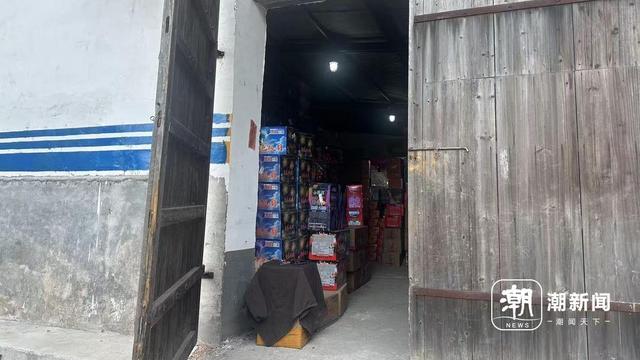 浏阳大瑶镇一家烟花爆竹发货仓库，承接线上单，通过物流向全国多地发货。潮新闻记者 吴越 摄