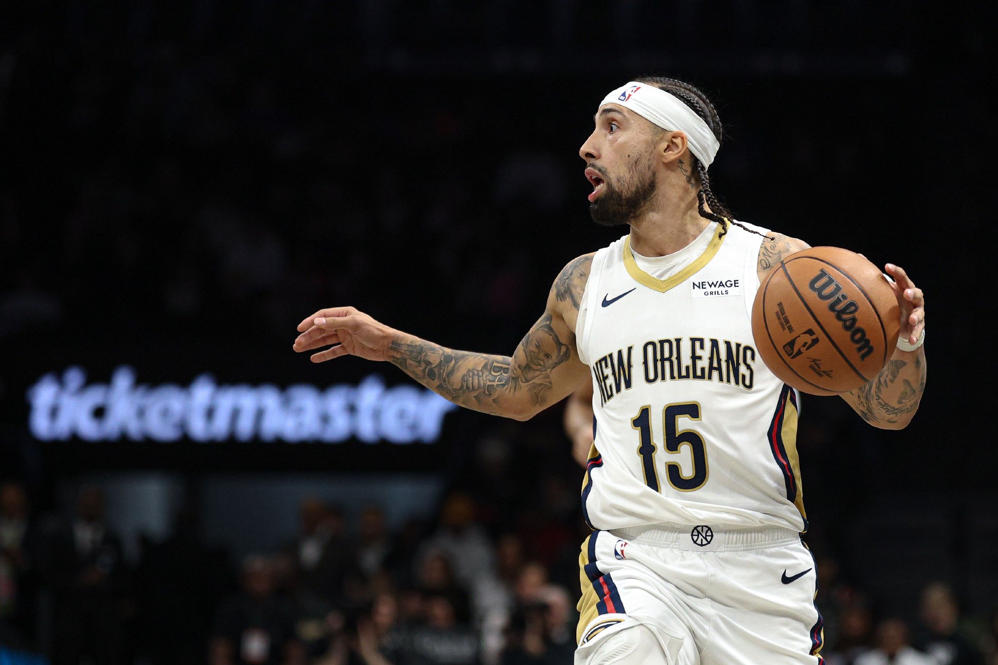 美记：尼克斯对老6感兴趣 他能防但他会让球队后场尺寸变得更小