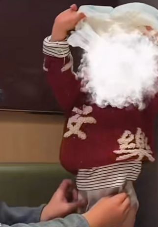 “幼童将纸尿裤扔进火锅”，海底捞回应
