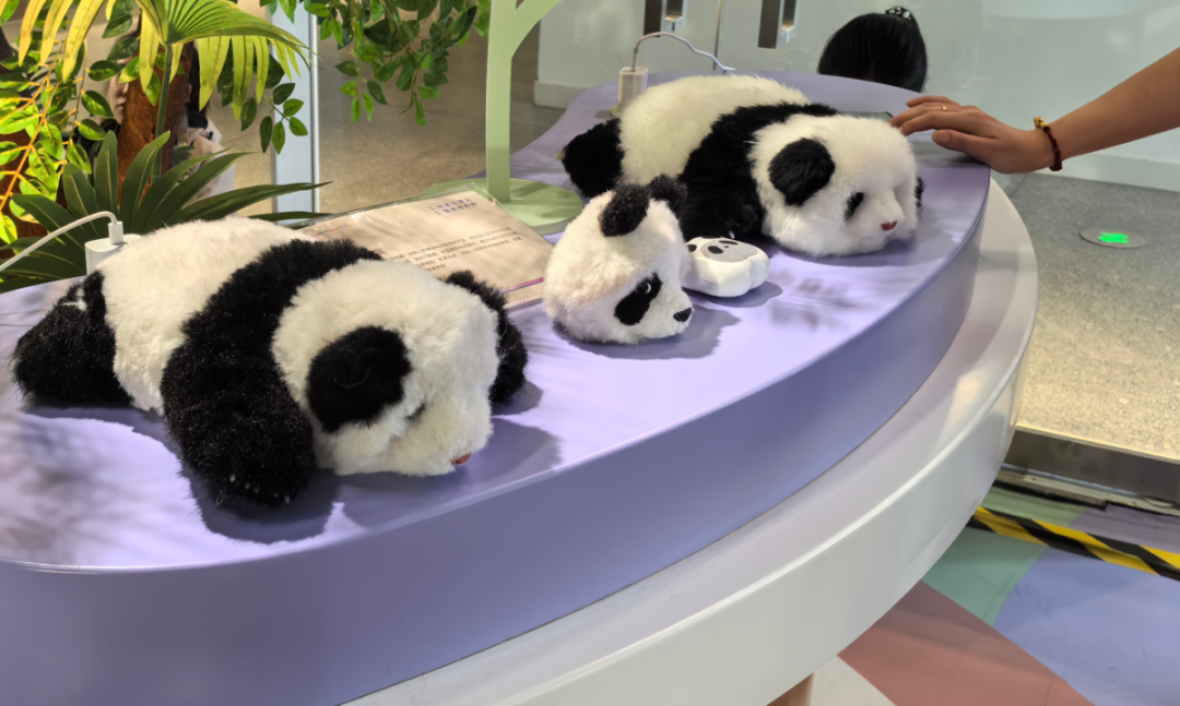 AI仿真熊猫 本报记者 齐金钊 摄