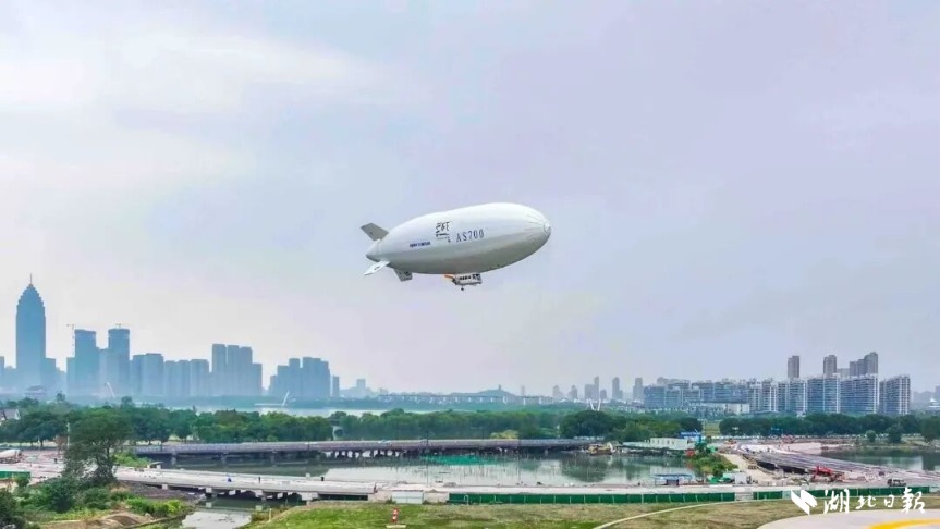 国产载人飞艇祥云AS700！完成全国首次载人飞艇商业飞行
