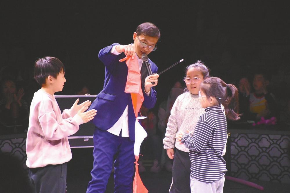 萌娃沉浸式互动解锁周末欢乐