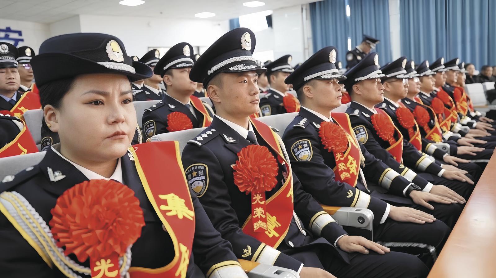 受奖代表尽显公安队伍的荣光与担当。海北州公安局供图