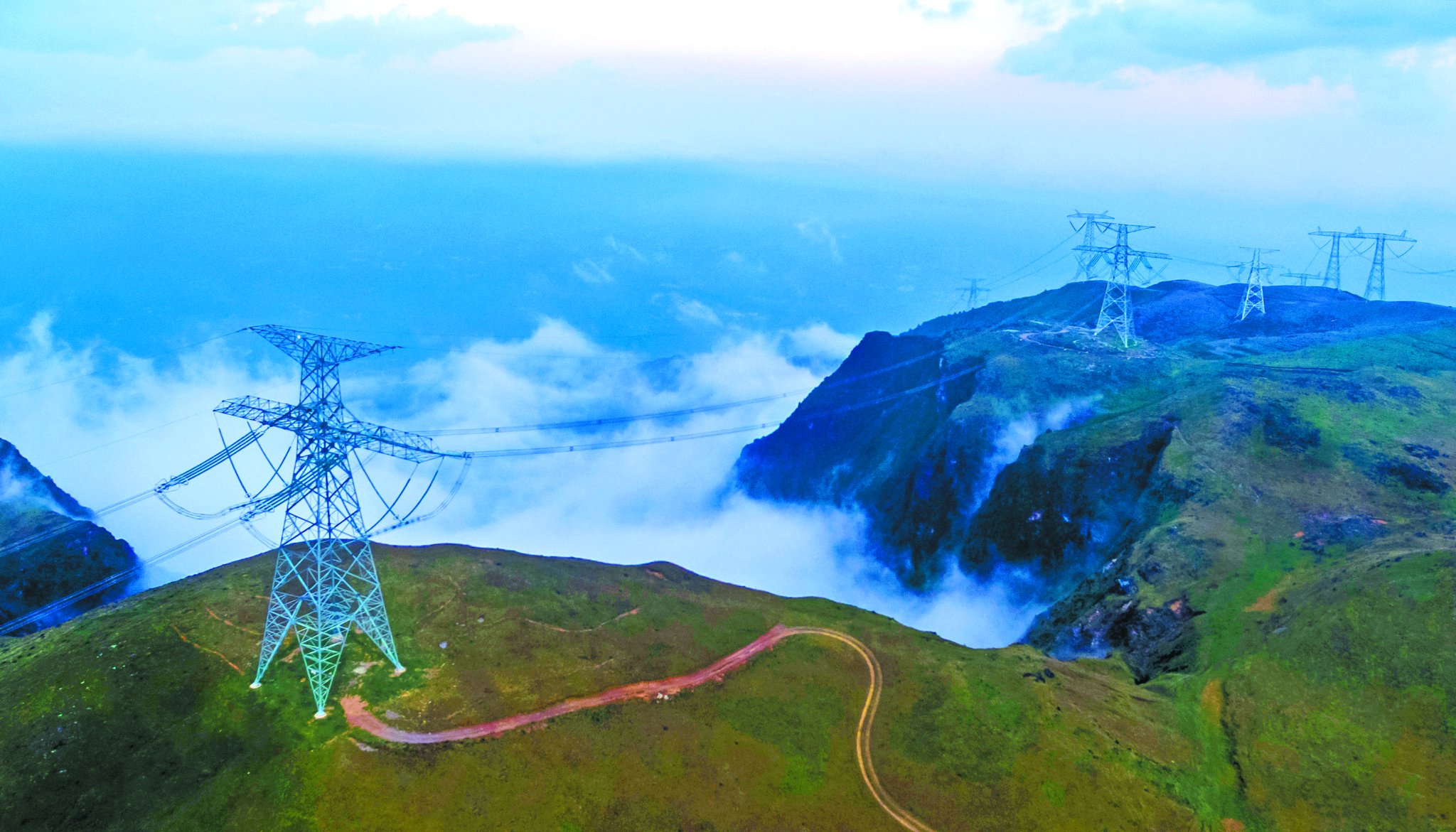 南方电网西电东送年送电量首超2600亿千瓦时 创历史新高