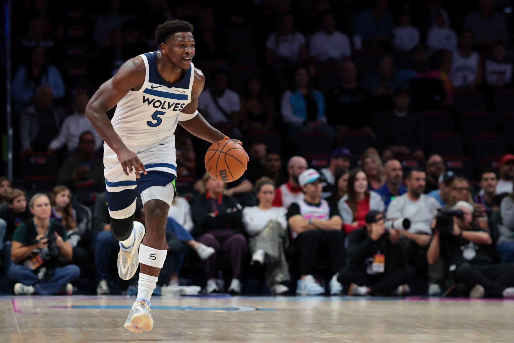 张佳玮：爱德华兹是森林狼的獠牙 但森林狼赢球是靠锋线群的横勇