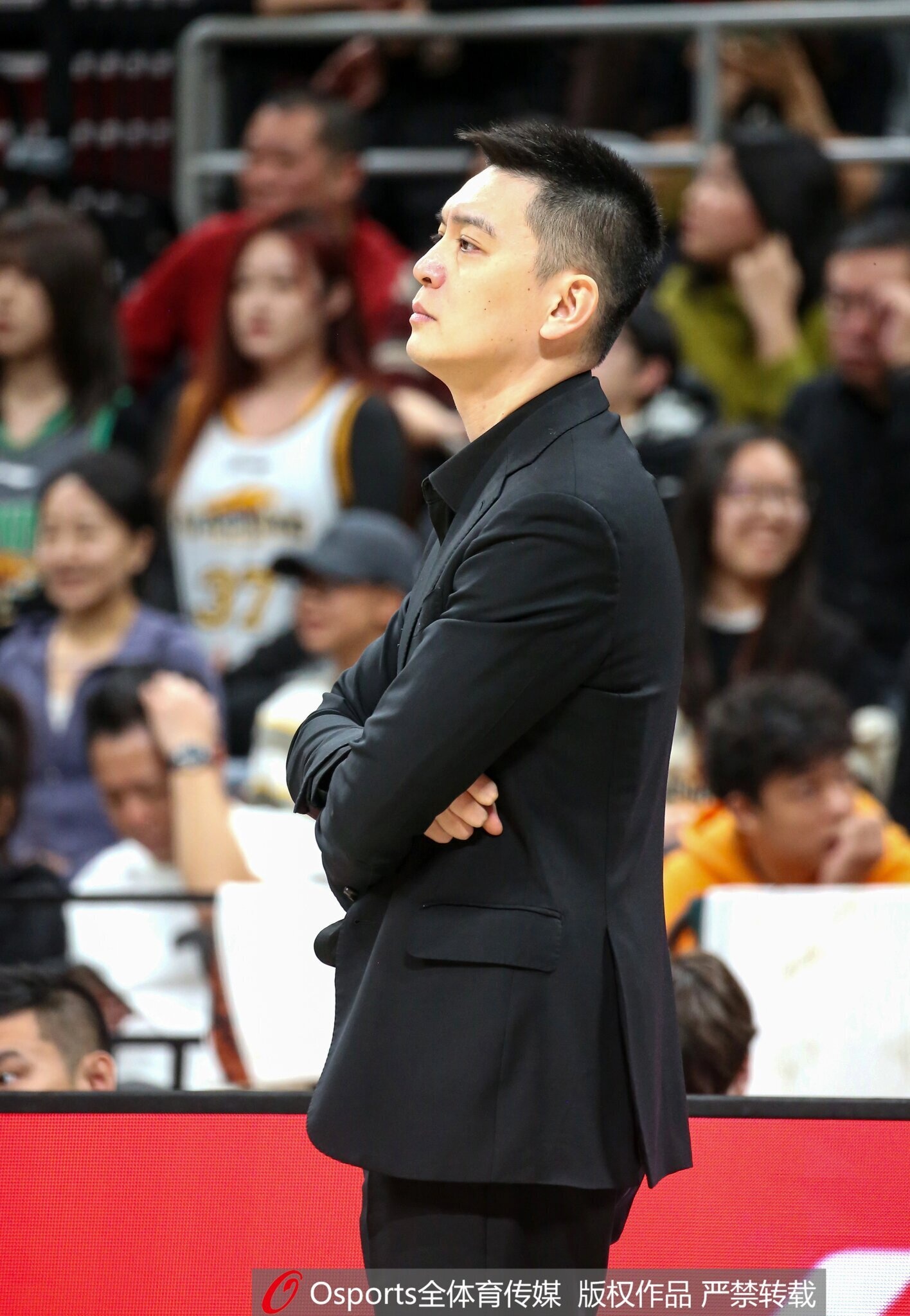 沈阳日报：辽宁男篮进攻乏力 三分球24中3的低迷表现成为惨败关键