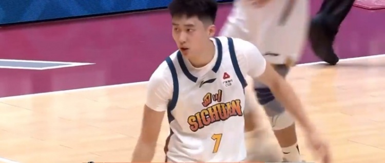 得分上双！段睿骐半场8中4拿到11分3板4助1断