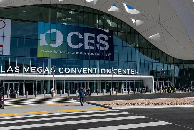 澎湃观察：CES 2026“AI含量”再上台阶，AI终端加速走向物理落地与机器人融合