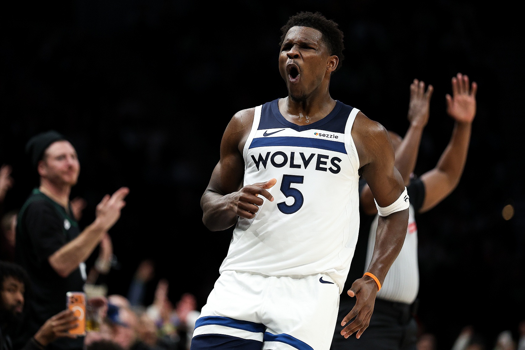 年度关键先生锁定？爱德华兹本赛季关键时刻投篮37中26