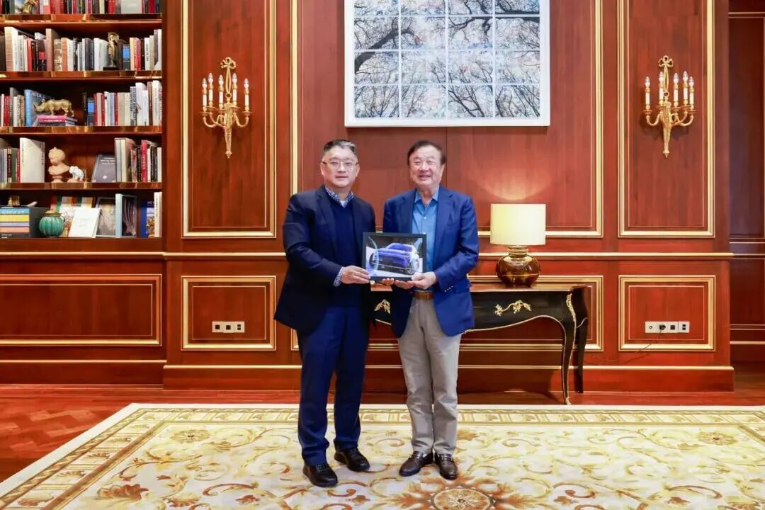 上汽集团总裁贾健旭和华为公司创始东说念主任正非