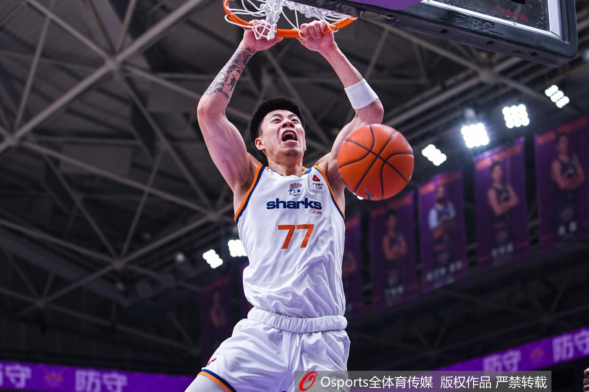 77号的跨洋共鸣！张镇麟为湖人球星东契奇全明星拉票！