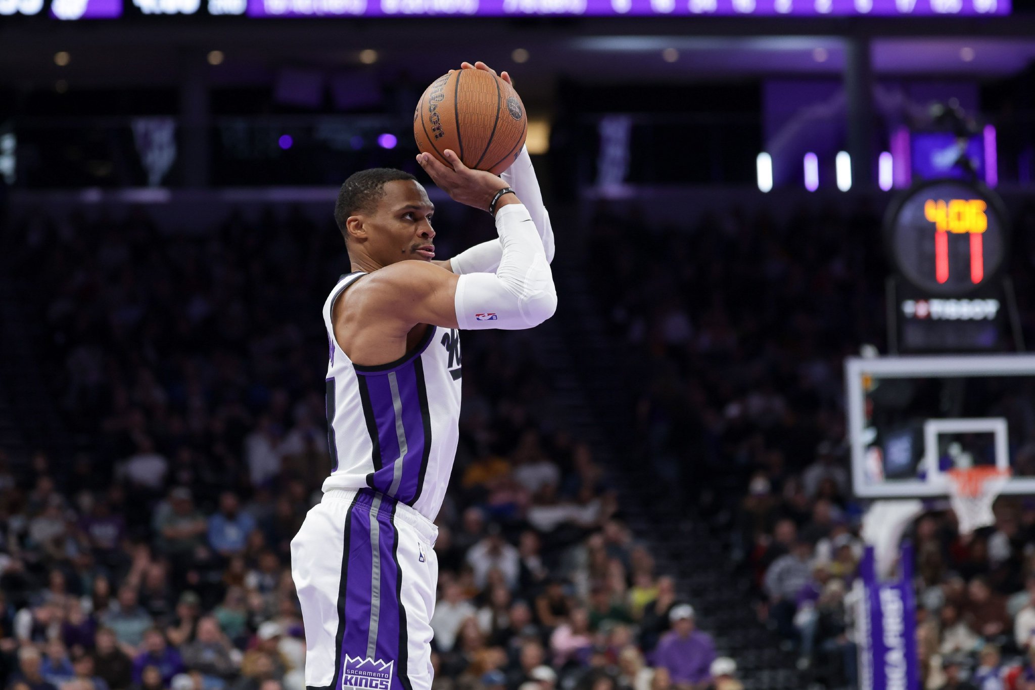 威少今天三分8中4 本赛季三分命中率34.5% 创生涯新高