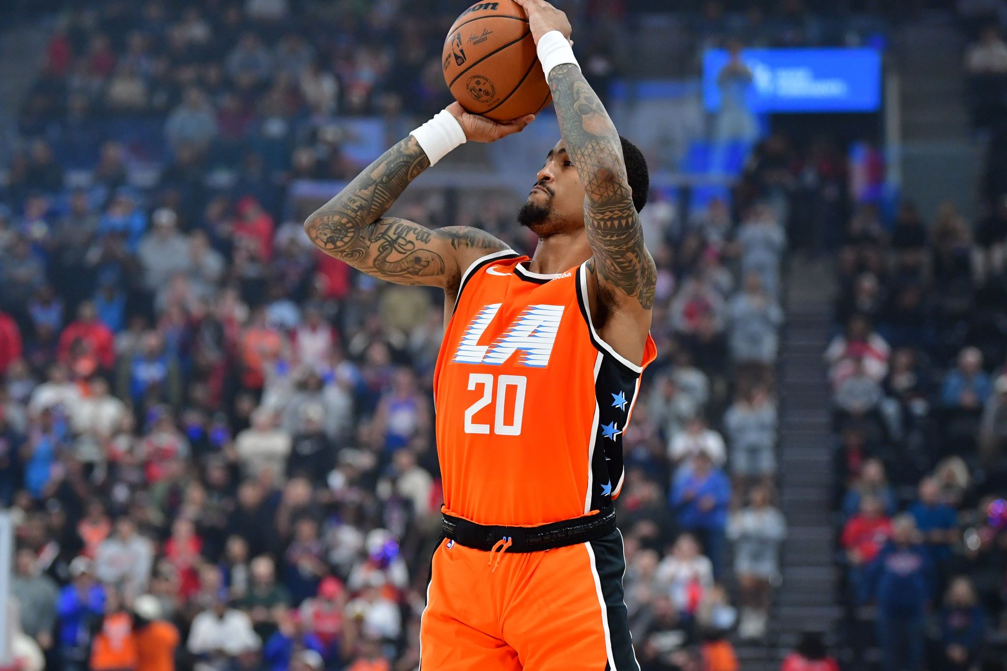 没手感就玩命抢！科林斯4中1拿3分5板 正负值+16最高